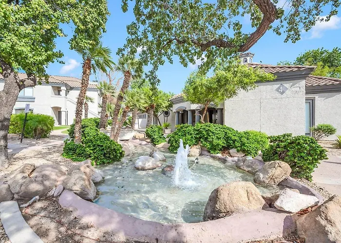 Cozy North W Pool & Gym Access *