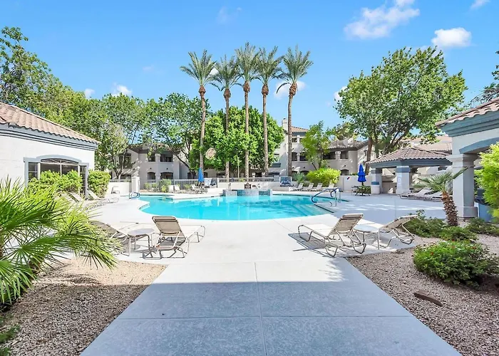 Cozy North W Pool & Gym Access Holiday home