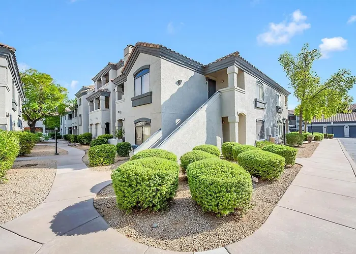 Cozy North W Pool & Gym Access *