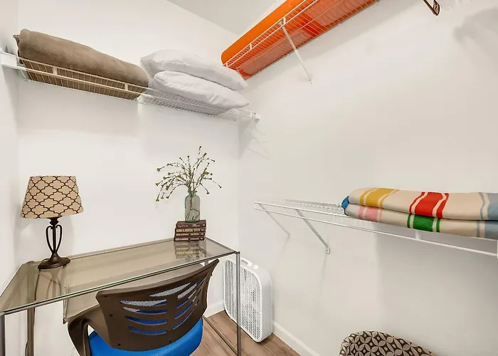 Holiday home Cozy North W Pool & Gym Access *