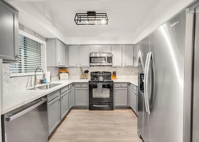 Cozy North W Pool & Gym Access Holiday home Scottsdale