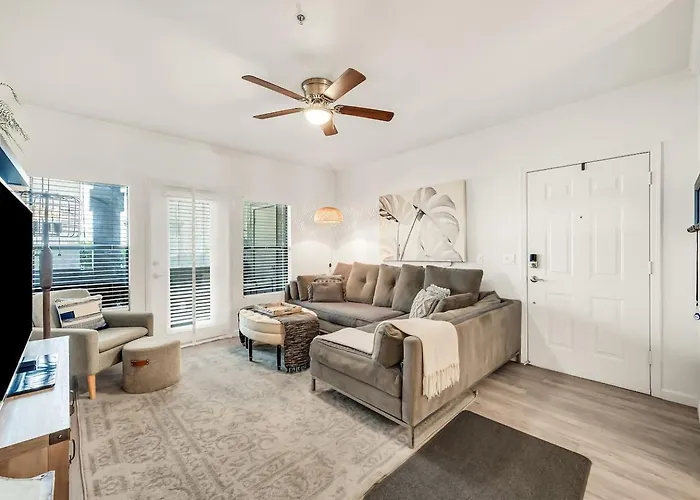 Cozy North W Pool & Gym Access *